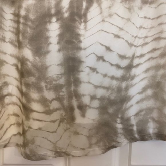 Guess Short Sleeve Blouse Mixed Fabric White Light Brown Tie- Dye Size Small - Picture 8 of 14